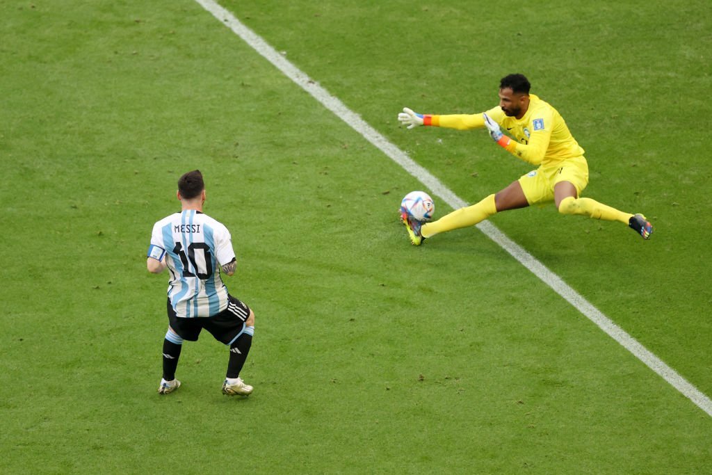 thu-mon-a-rap-tau-hai-tu-chi-huong-cho-messi-sut-penalty-221172