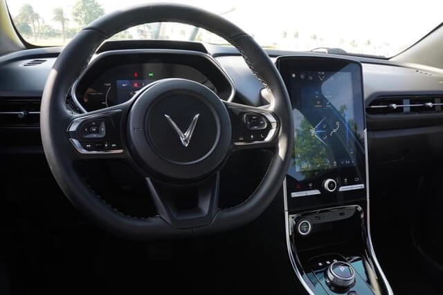 640-Vinfast-VFe34-vo-lang