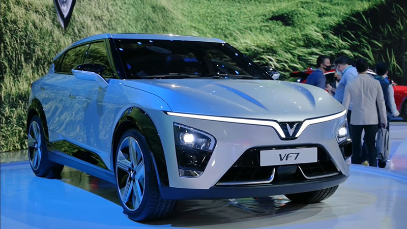 xe-dien-vinfast-vf-7-2022-muaxegiatot-vn-14