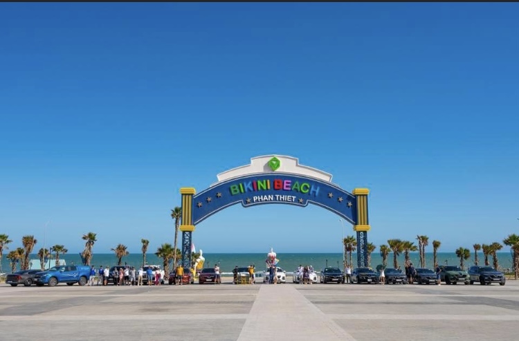 F5F9BA92-7FF1-4F12-BACA-1E07B0F4AEF1