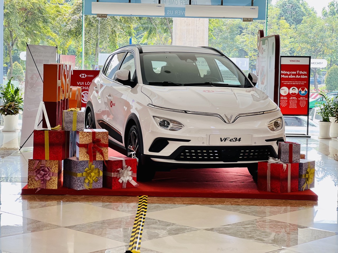 xe-dien-vinfast-vf-e34-mau-trang