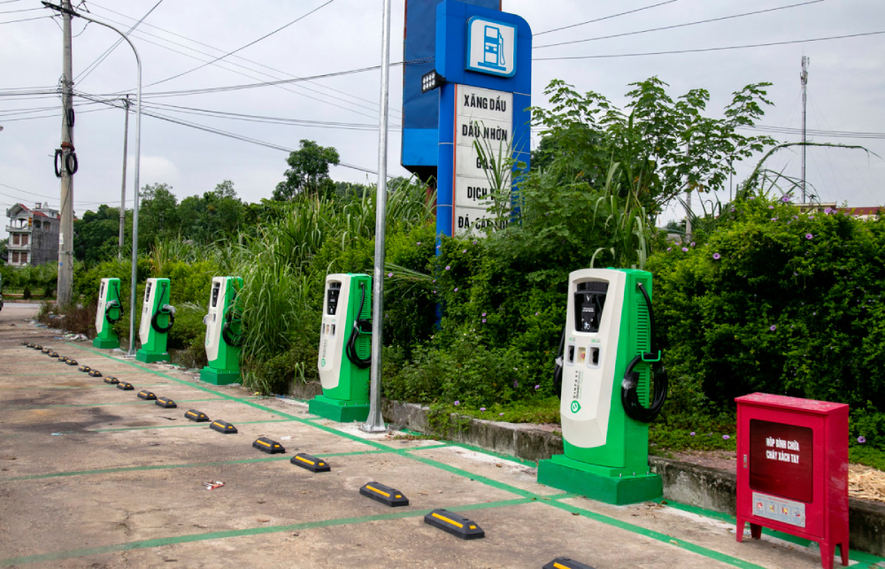 B5ED82FD-1186-41DA-85FE-DD68617DAD38