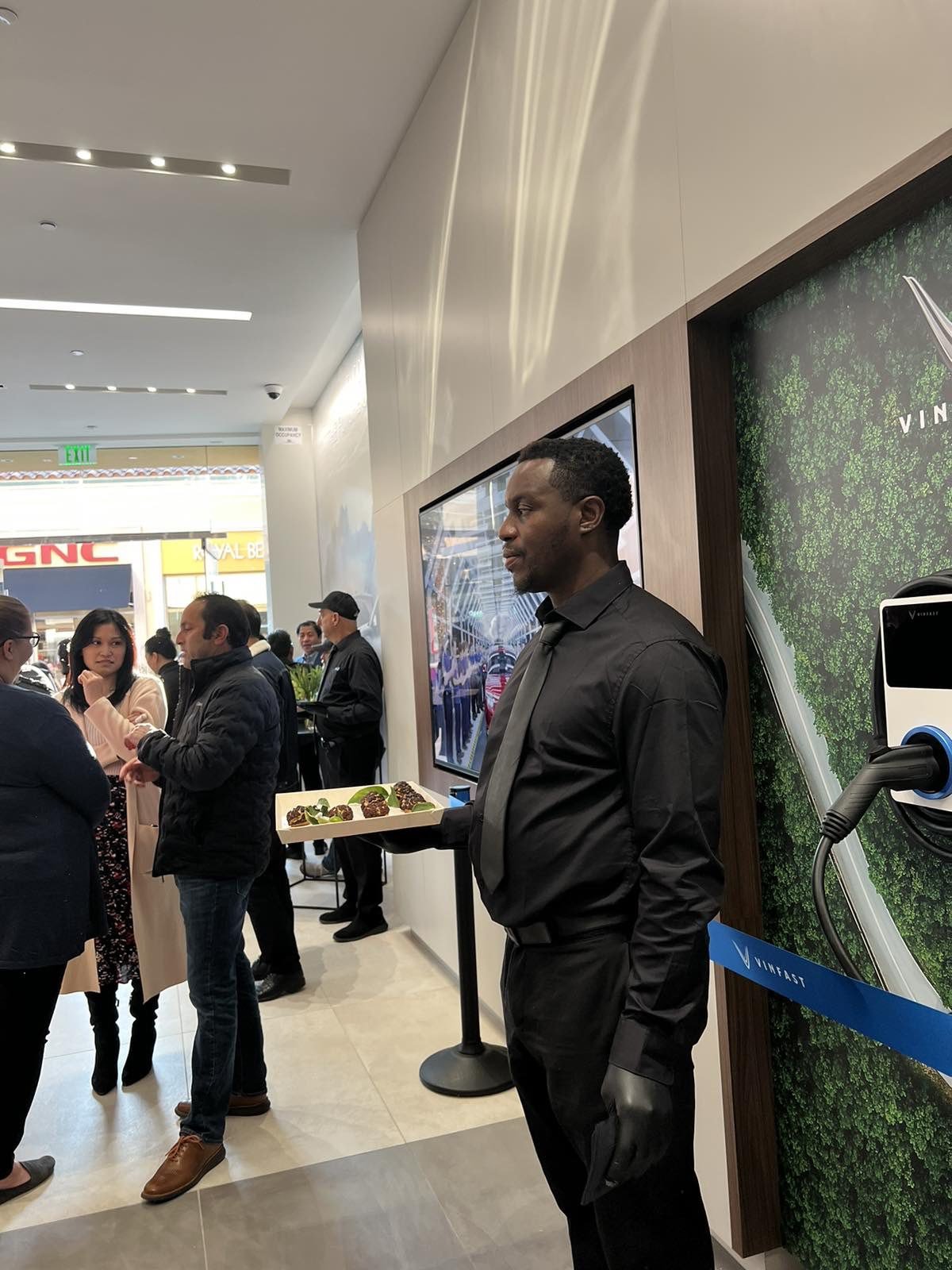 khai-truong-showroom(1)