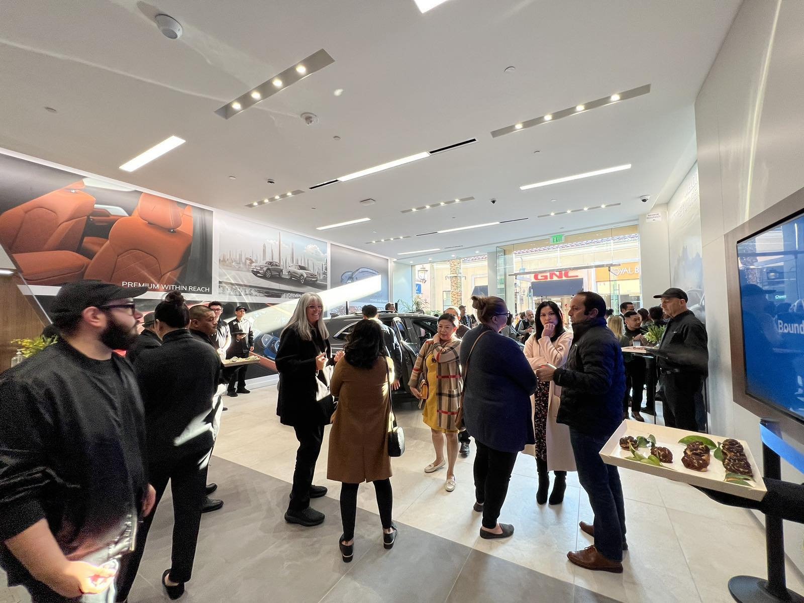 khai-truong-showroom(2)