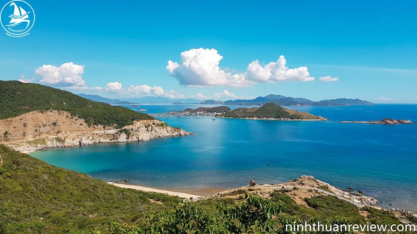 cung-duong-ven-bien-Vinh-Hy-Binh-Tien