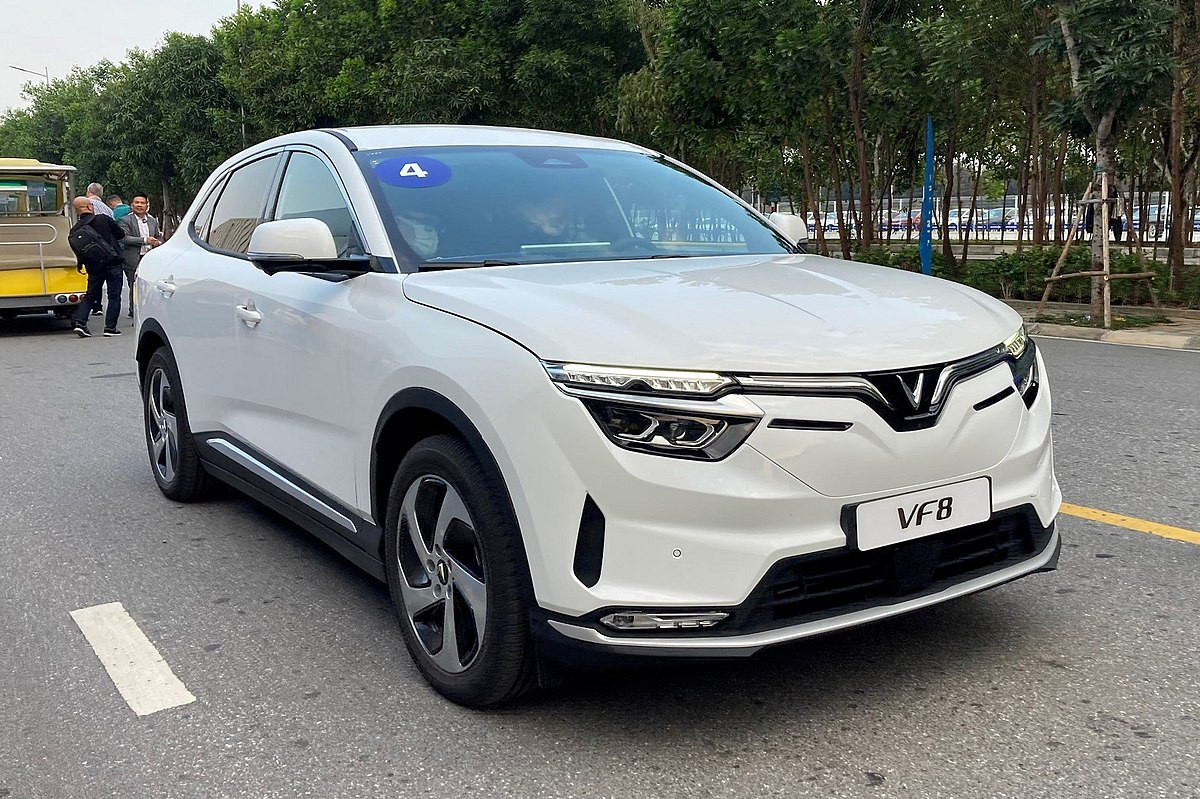 2022-vinfast-vf8-eco-front-11
