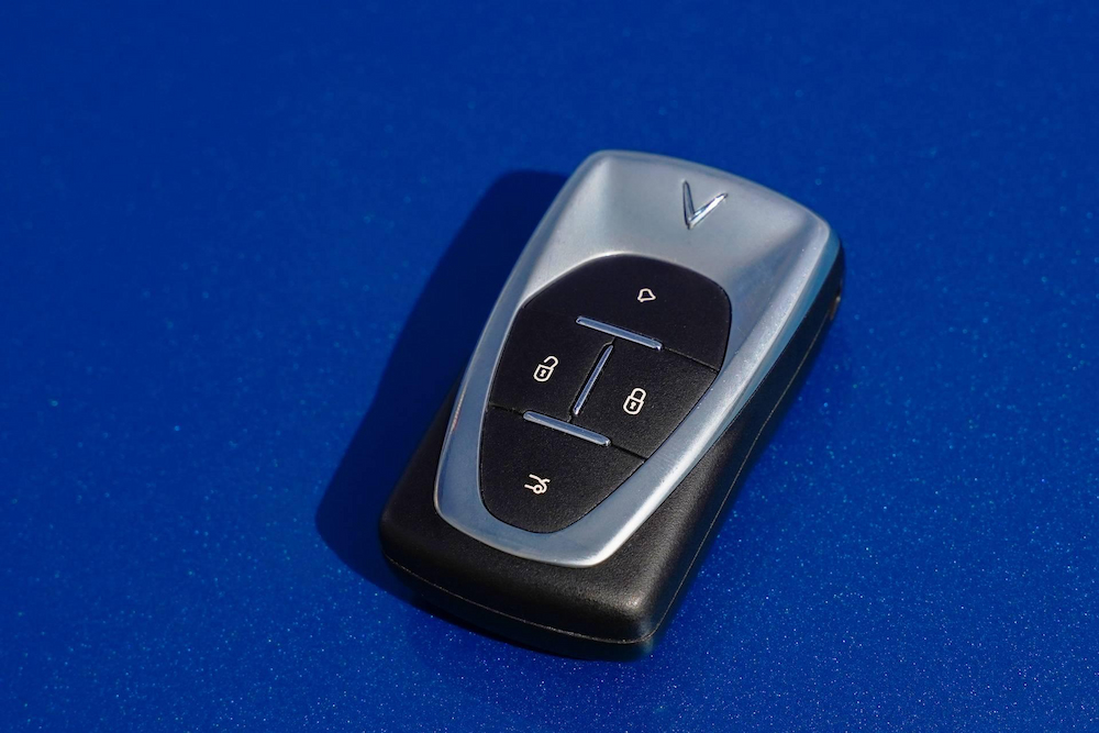 chia-khoa-vf-e34-dieu-khien-tu-xa_1652360561