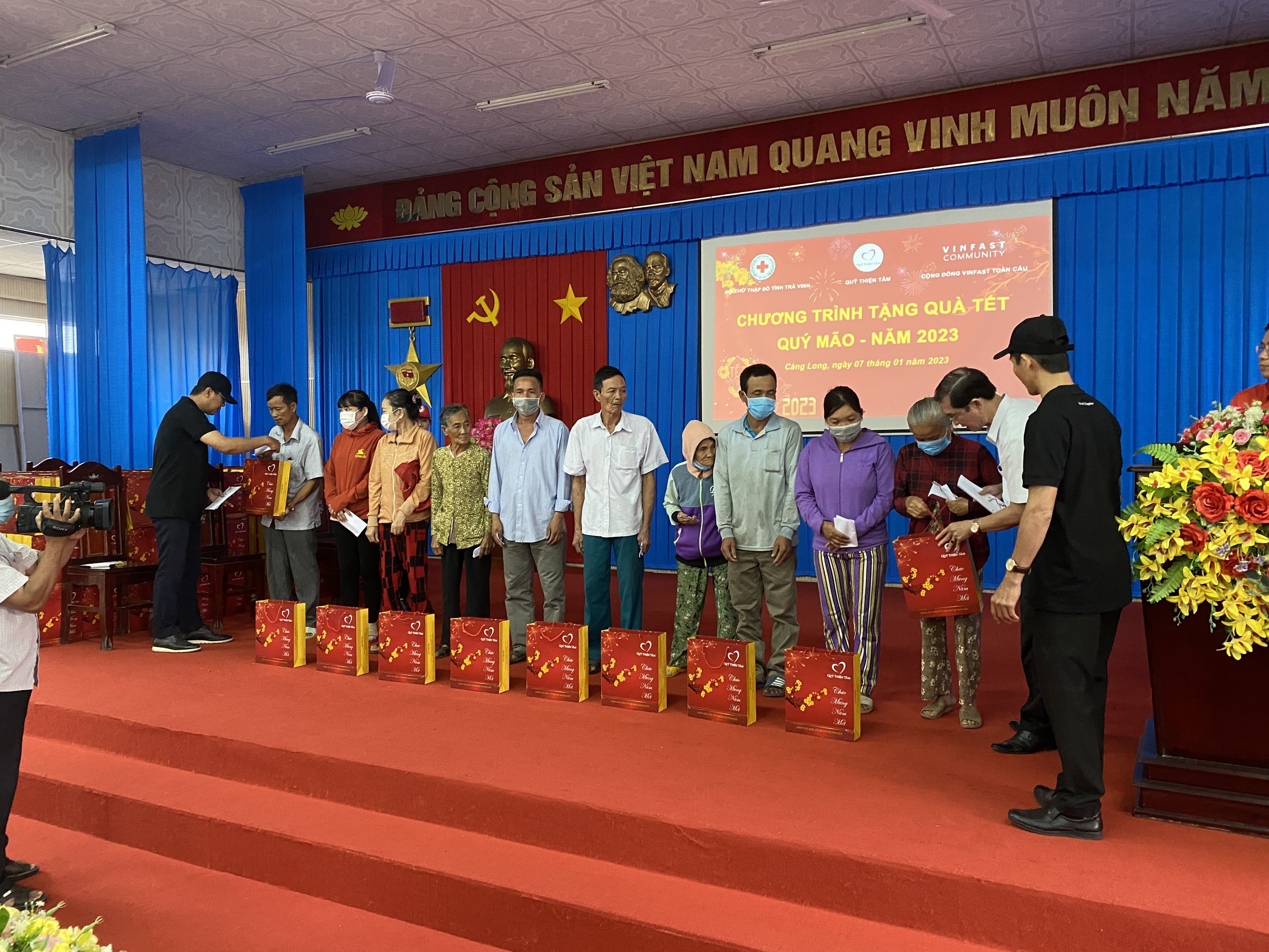 6439b8acd4040c5a5515