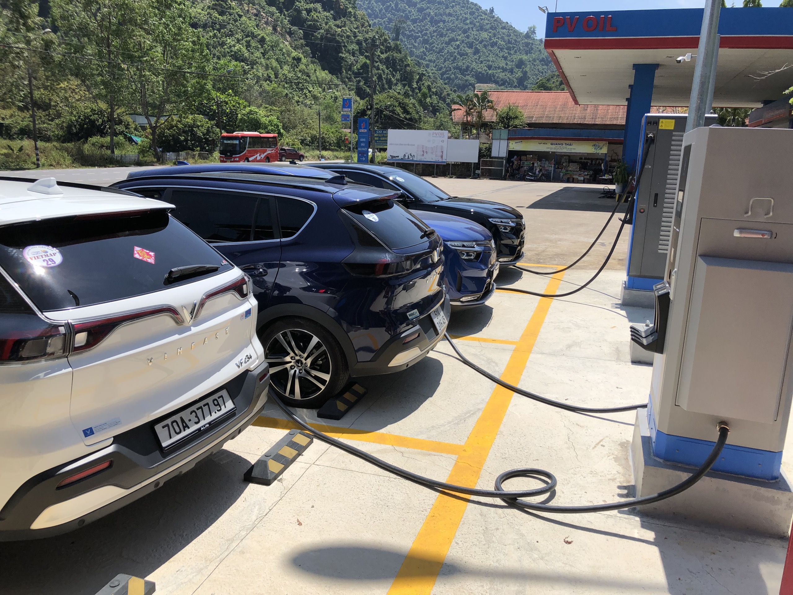 E1528A61-DAF1-4BB7-A37F-2E37F2CFAA42