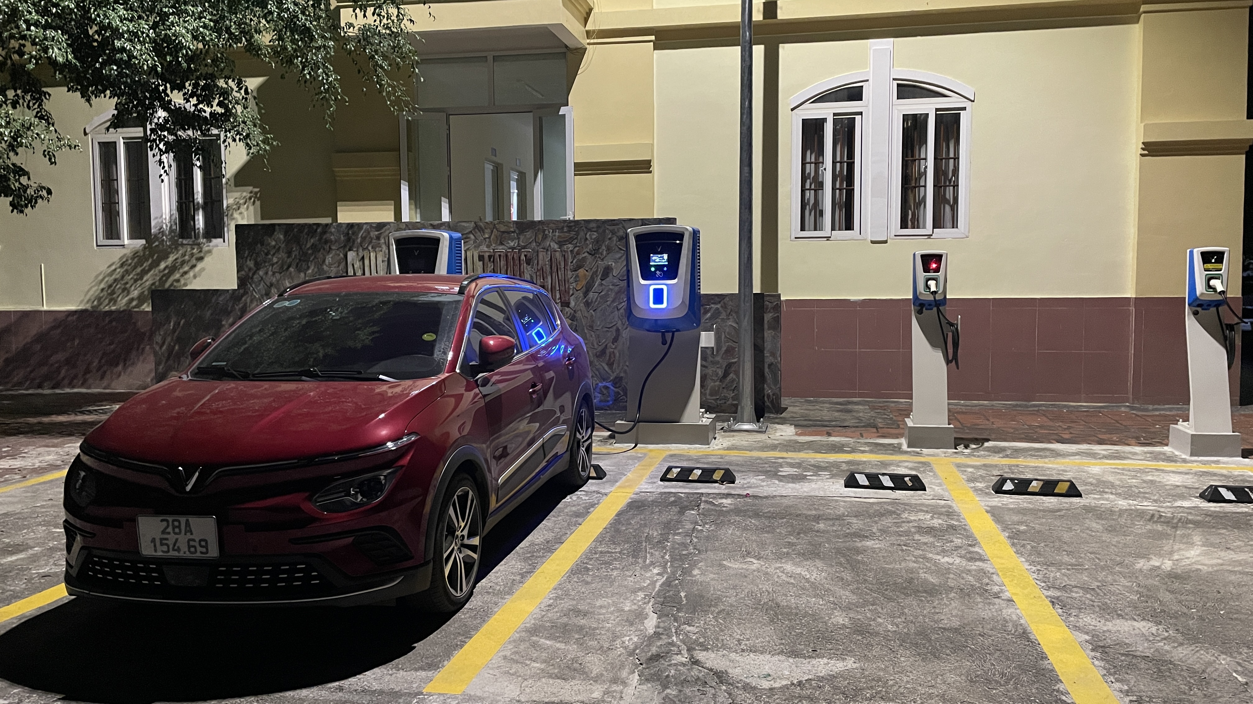 5408C4DF-7D95-444C-8515-0C50B85EFBD3