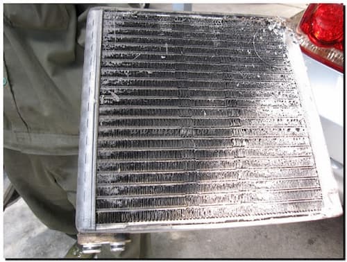 dan-nong-o-to-bi-bam-bui-ban