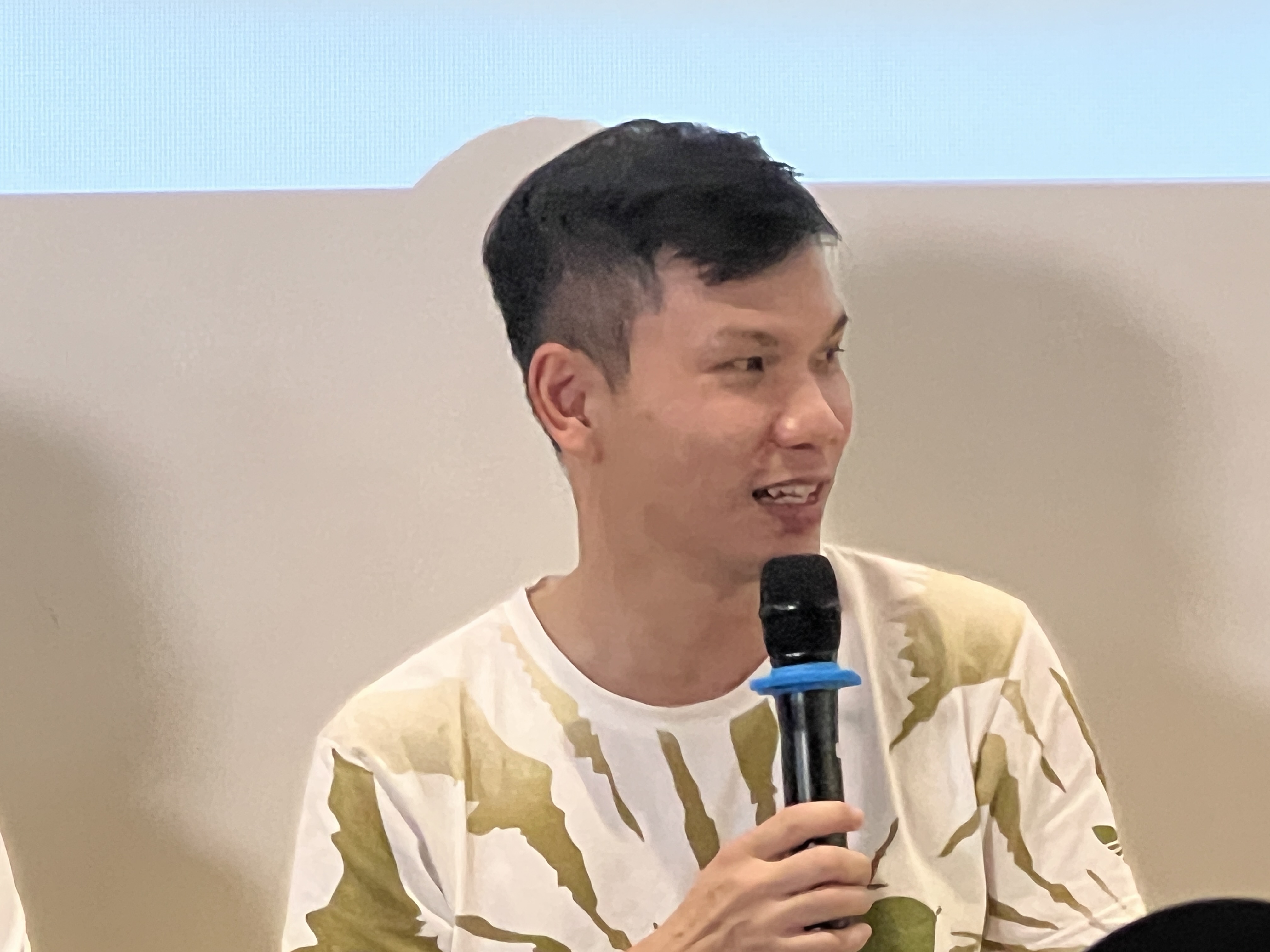 1689C85C-D7B2-4CA9-B9DC-CC7613022BA0