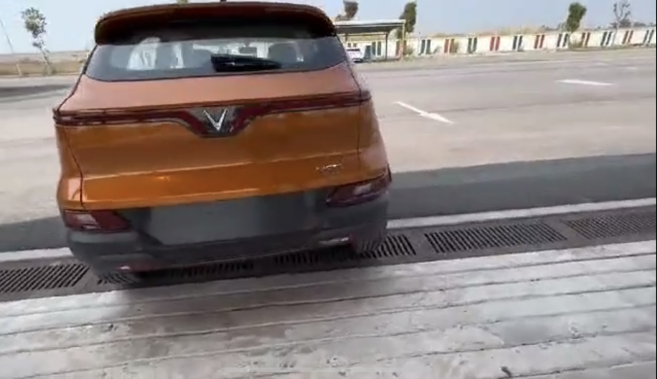 49C73251-668D-40AD-819C-CAD5A8B0F229