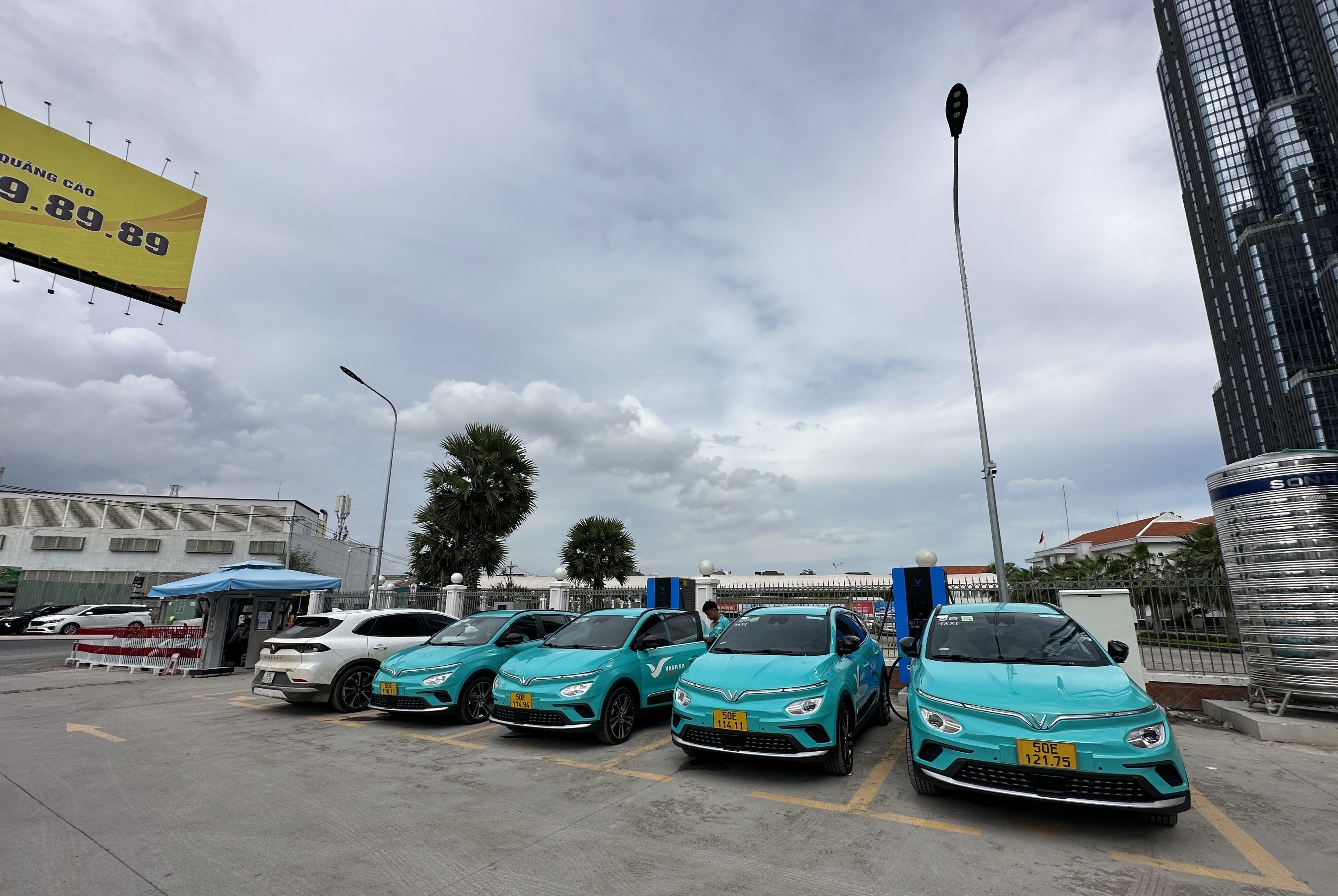 FA428939-6CE9-42CB-A486-01EEA237F385