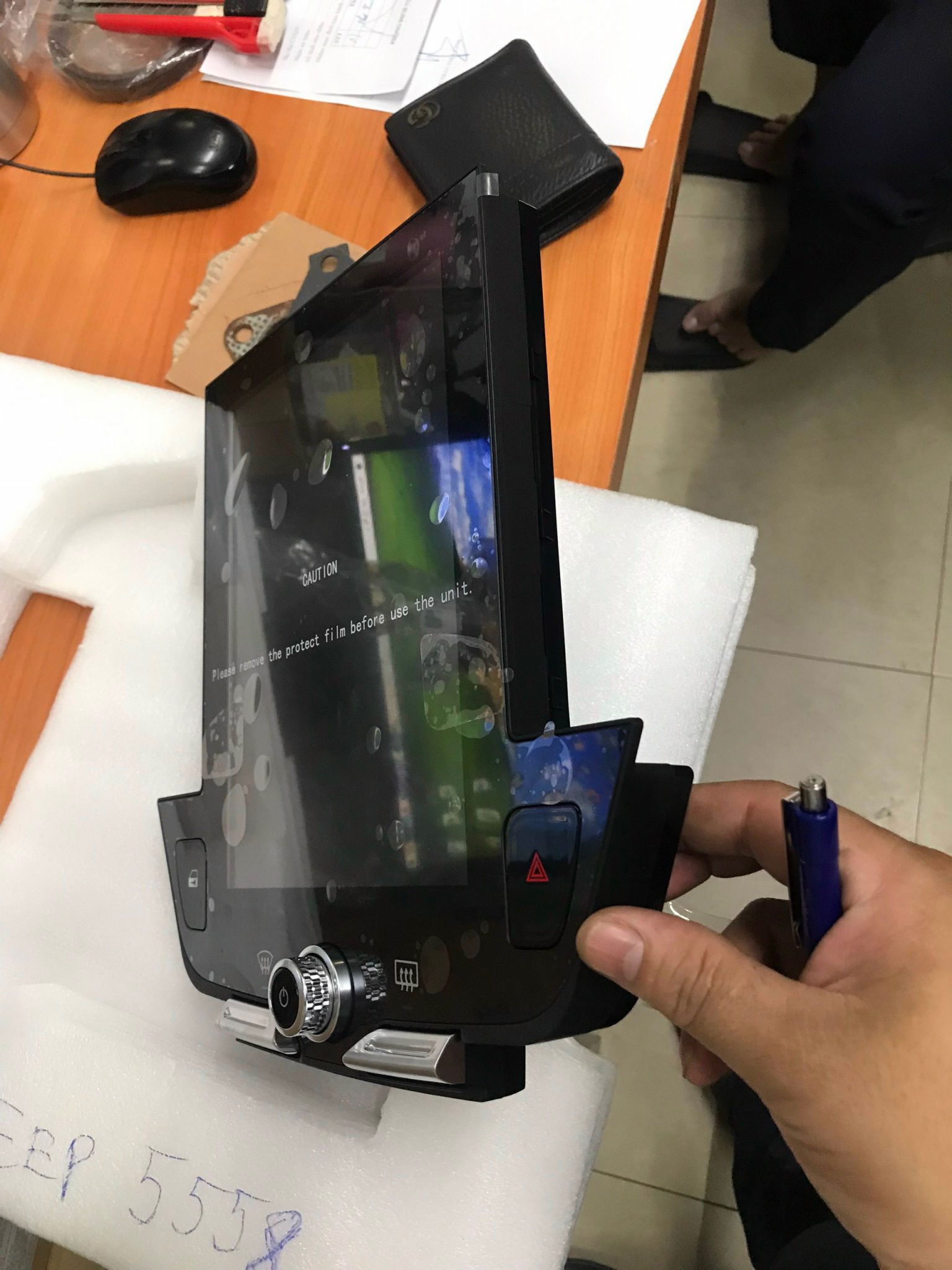 8BF679E7-C6B6-4F57-B935-B2546D95652E