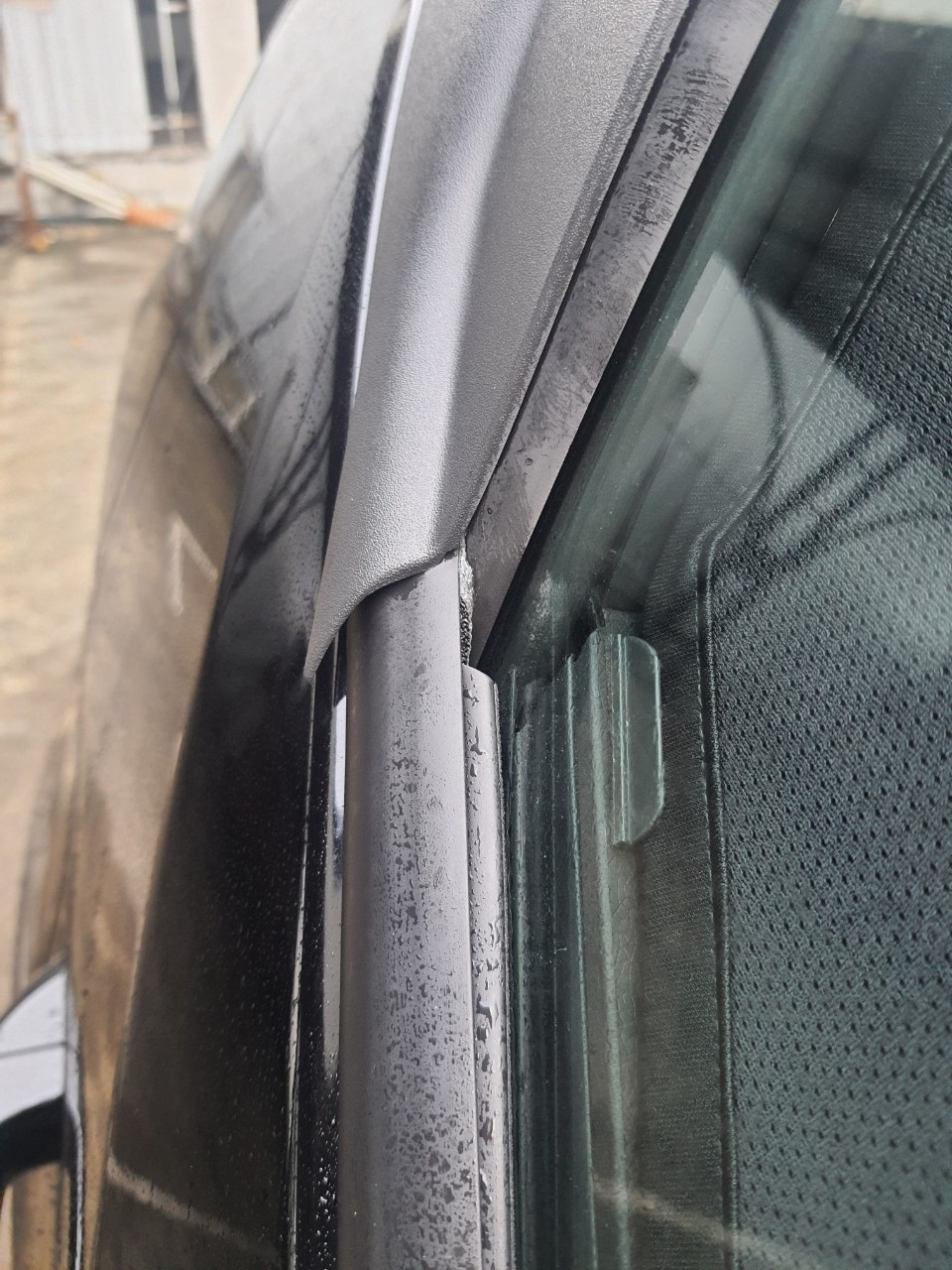 khe hở nẹp cửa sau 1