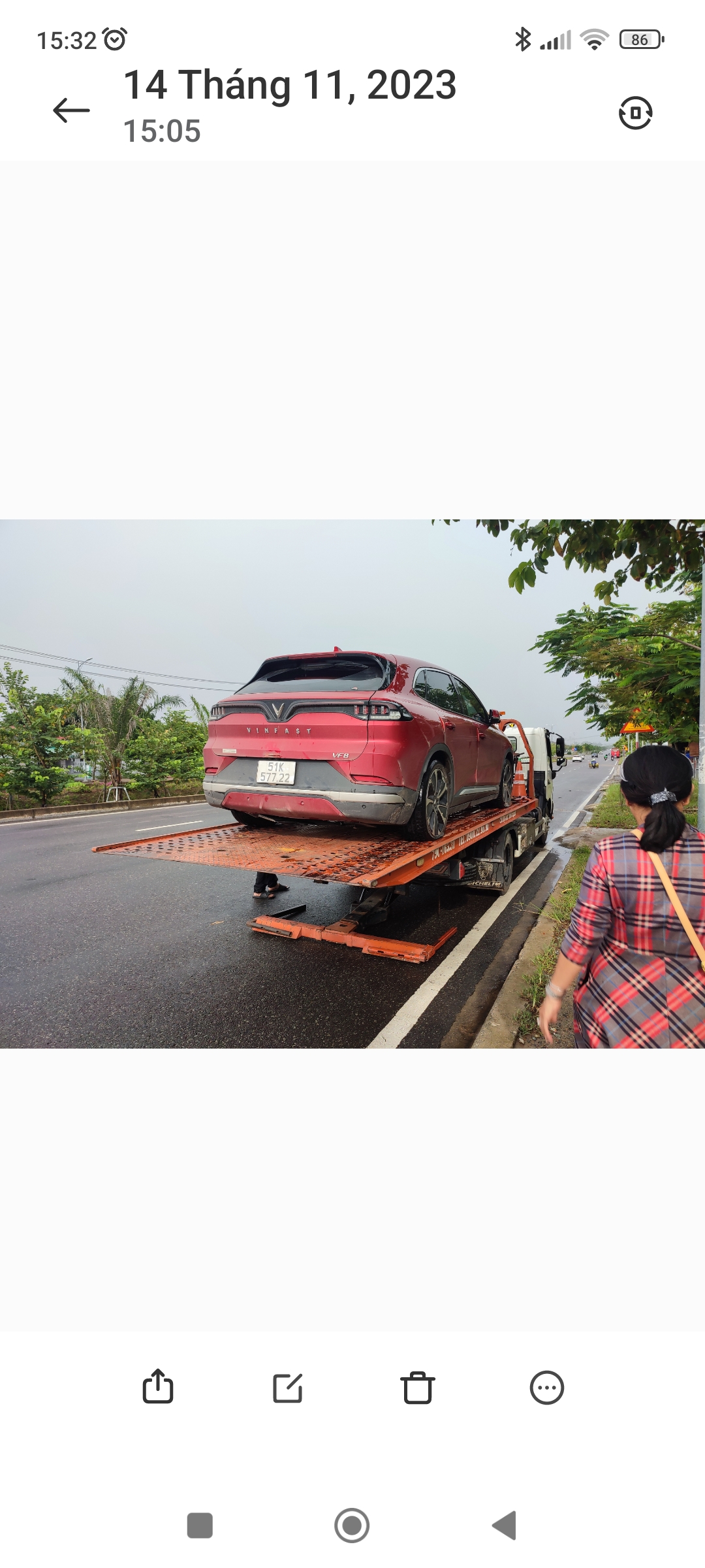 Xe duoc cau len xe cuu ho luc 15 gio 5 phut ngày 14-11-2023 tai Nha Trang