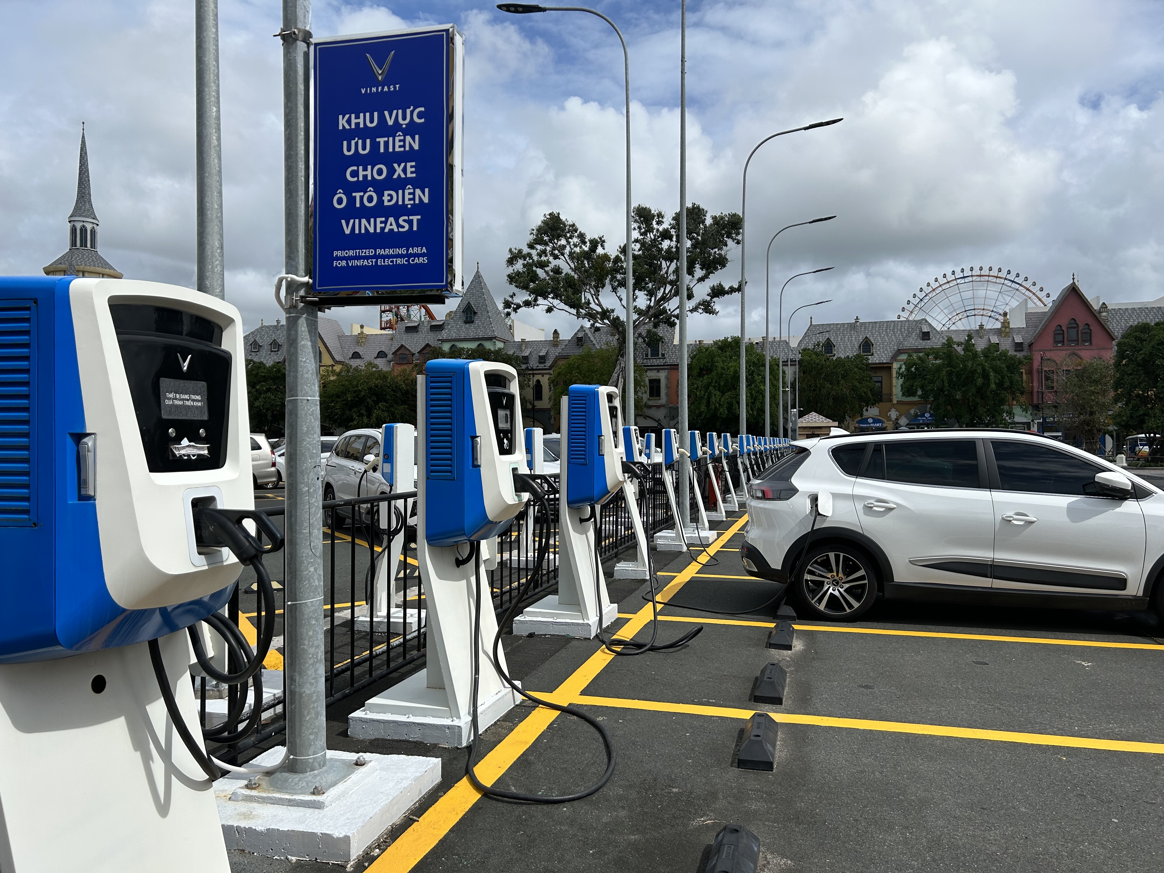 FEE65DEA-3D71-4131-B0AD-4898F0EB227A