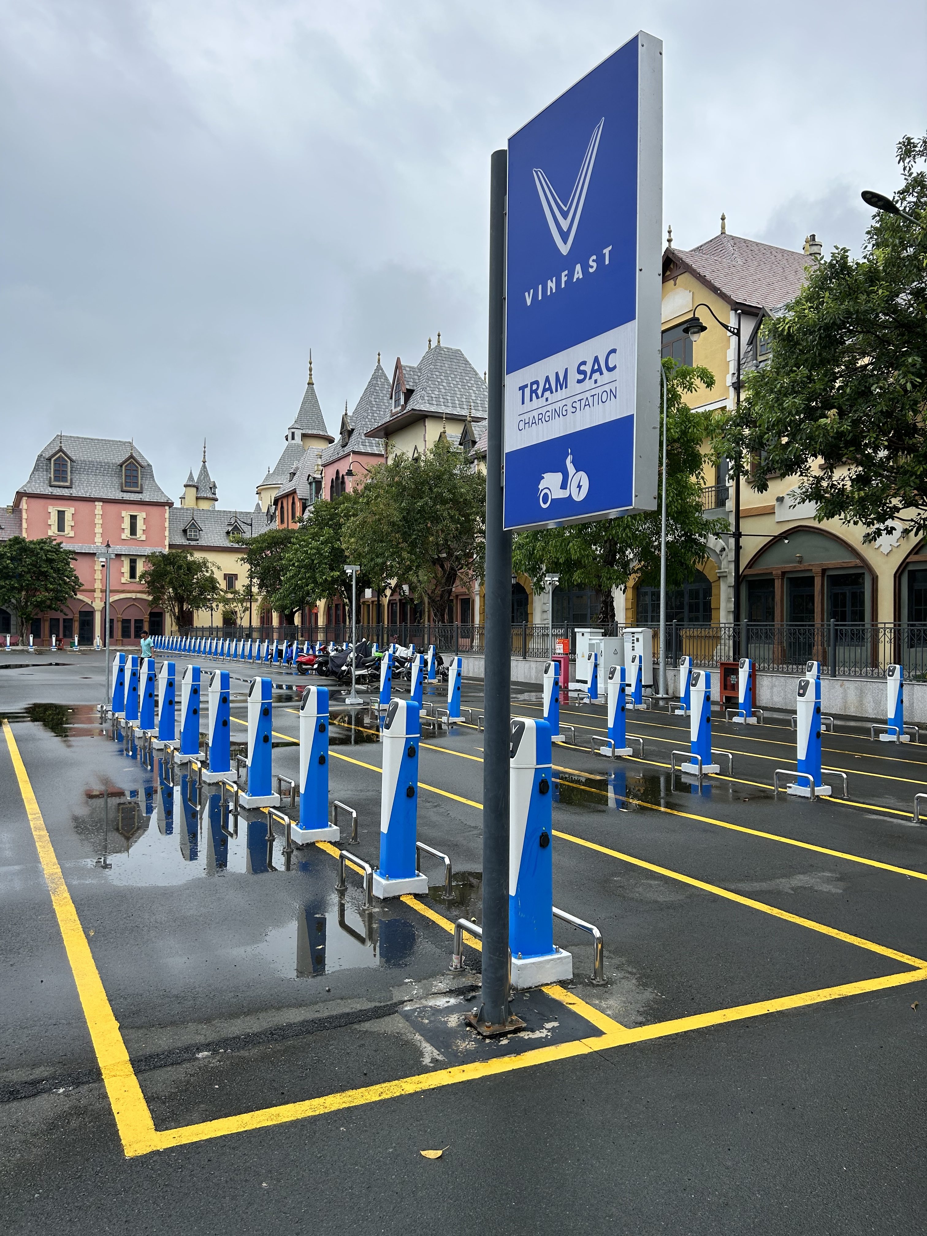 4C825C23-40F9-4B93-946B-AAA410A23863